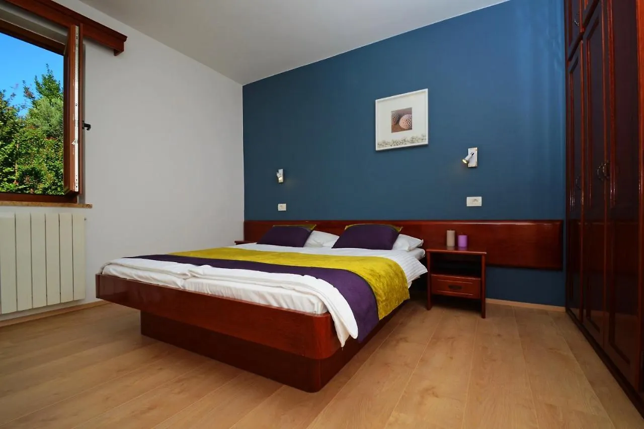 Three-Bedroom Apartment Rabac Near Sea
