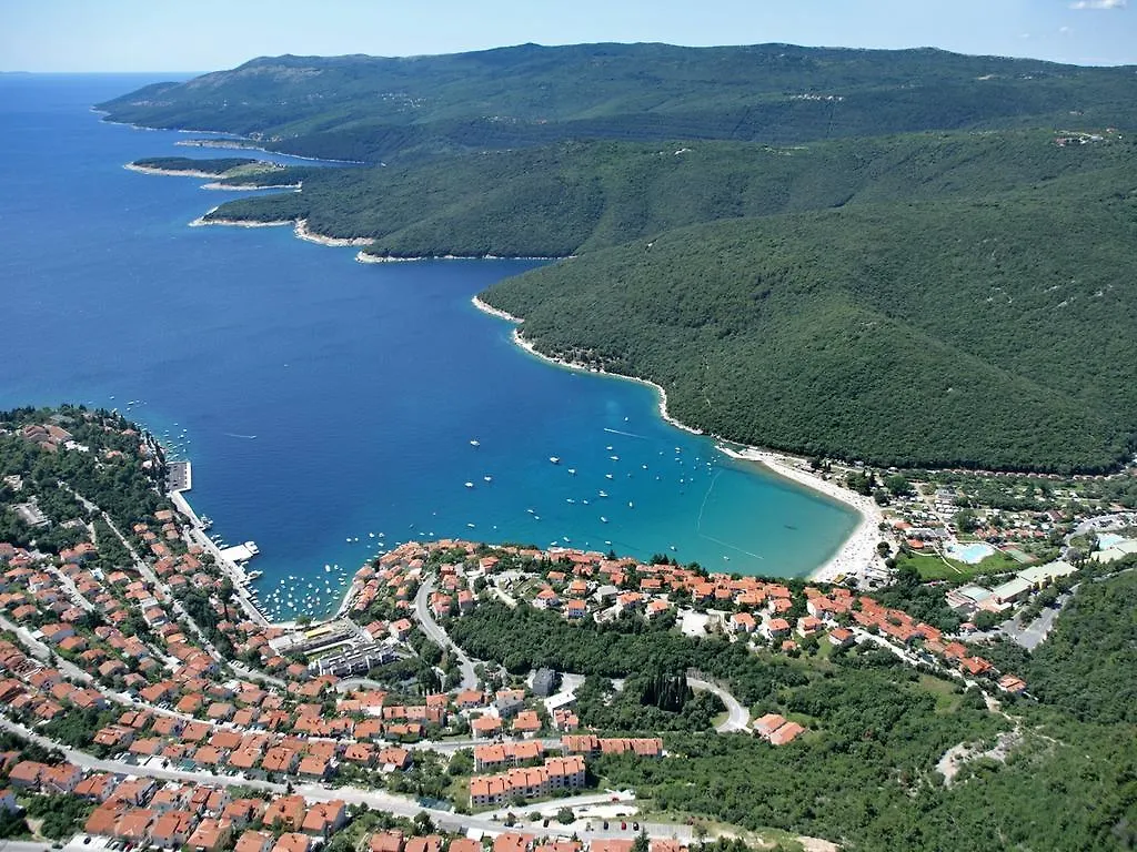 Three-Bedroom Apartment Rabac Near Sea