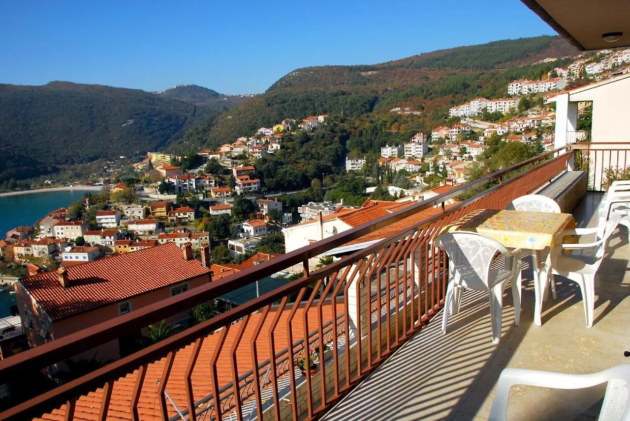 Three-Bedroom Apartment Rabac Near Sea 0*,  Kroatien