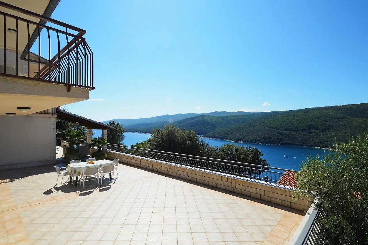 Three-Bedroom Apartment Rabac Near Sea